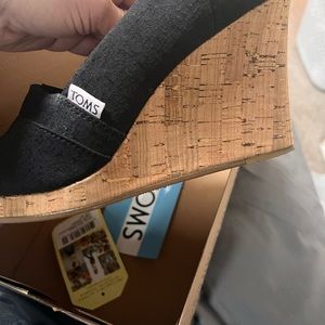 Toms wedges size 8.5